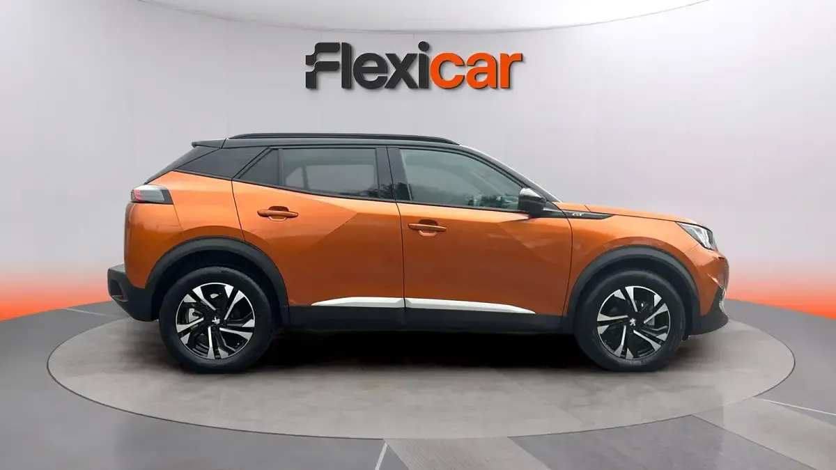 Usado Peugeot 2008 GT-line 131 CV (96 kW) 2023 Naranja SUV