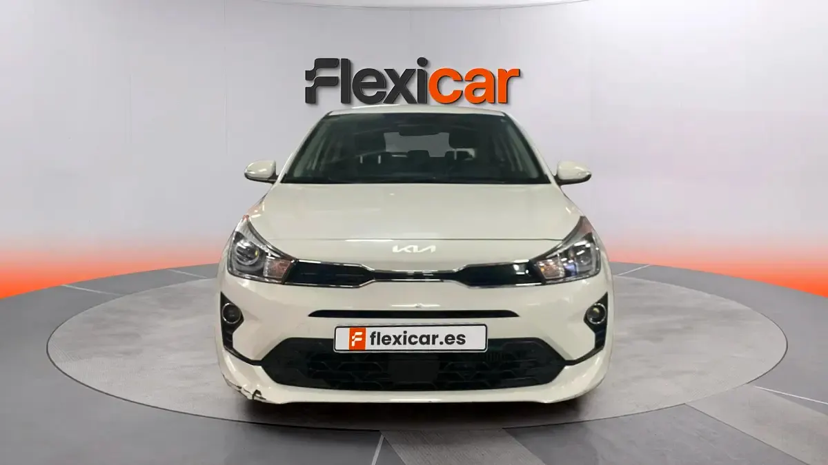 Usado Kia Rio 101 CV (74 kW) 2023 Blanco Berlina