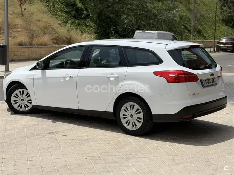 Usado Ford Focus Trend 120 CV (88 kW) 2016 Blanco Familiar