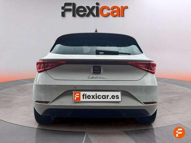 Usado Seat Leon Style 116 CV (85 kW) 2021 Blanco Utilitario