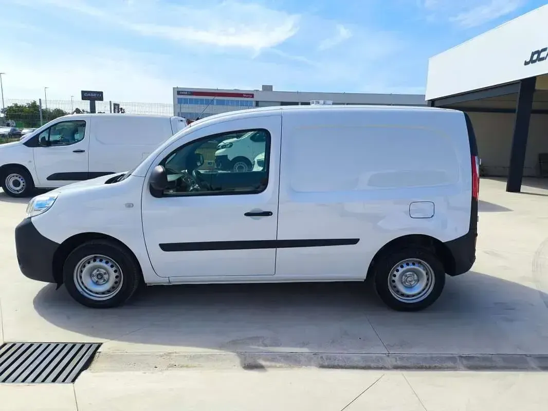 Usado Renault Kangoo 95 CV (69 kW) 2021 Blanco Monovolumen