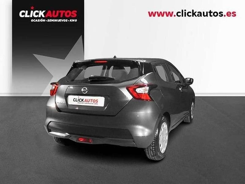 Usado Nissan Micra Acenta 92 CV (67 kW) 2022 Gris Utilitario