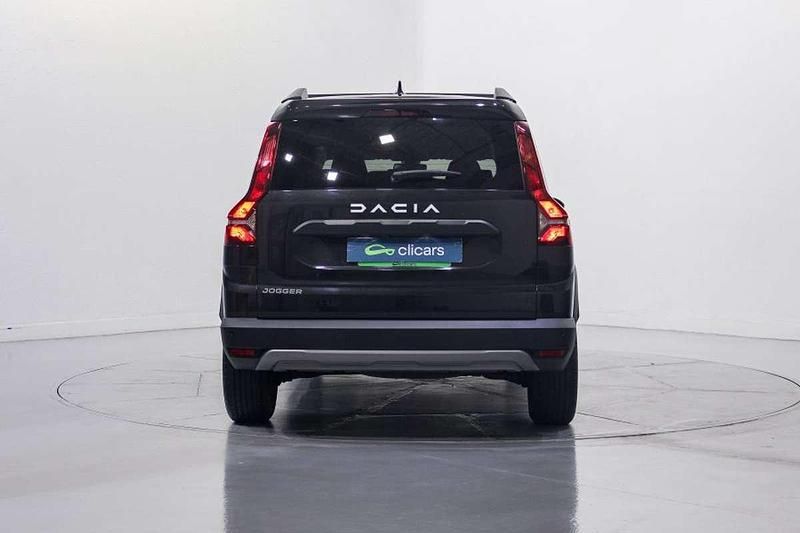 Usado Dacia Jogger Extreme 101 CV (74 kW) 2023 Negro Monovolumen