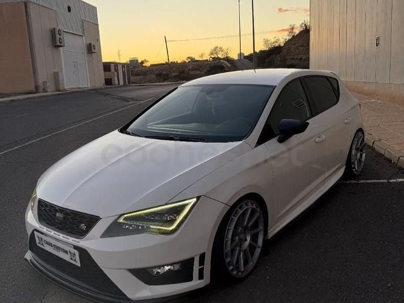 Usado Seat Leon Ecomotive 110 CV (80 kW) 2014 Blanco Berlina