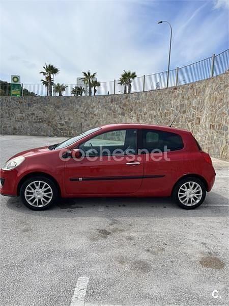 Usado Renault Clio II Exception 85 CV (62 kW) 2008 Rojo Berlina