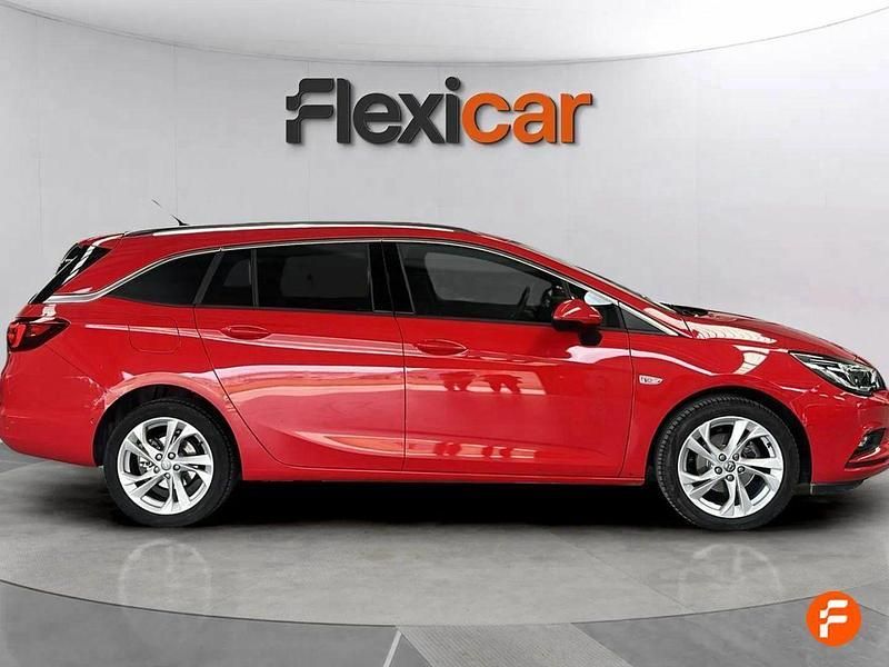 Usado Opel Astra Dynamic 125 CV (91 kW) 2019 Rojo Familiar