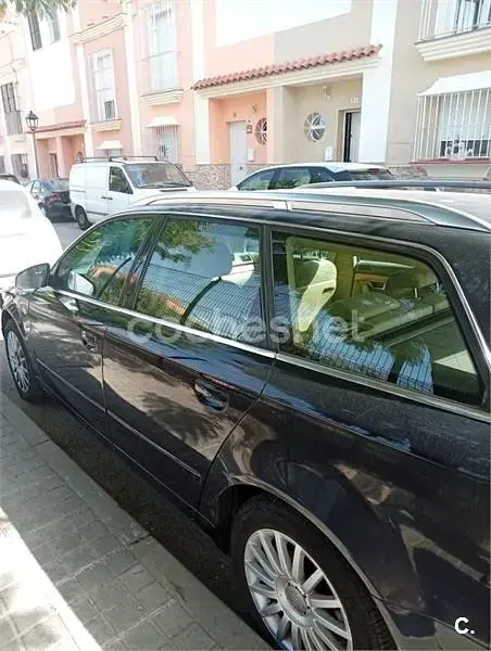 Usado Audi A4 140 CV (102 kW) 2005 Azul Familiar