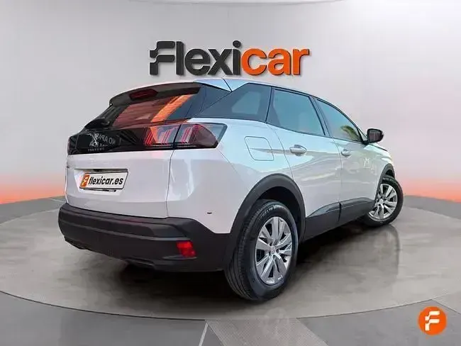 Usado Peugeot 3008 Active 130 CV (95 kW) 2020 Blanco SUV