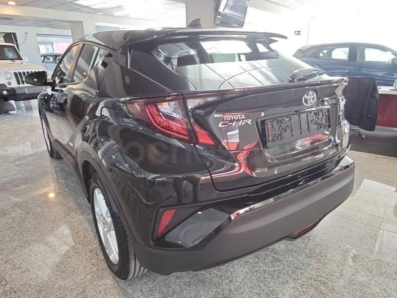 Usado Toyota C-HR Active 122 CV (89 kW) 2023 Violeta / lila SUV