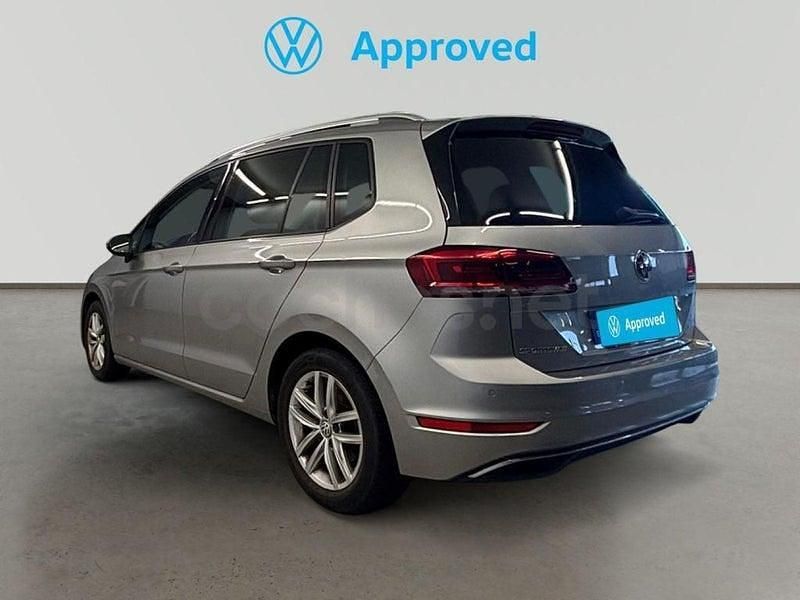 Usado VW Golf Sportsvan Advance 130 CV (95 kW) 2019 Gris / plata Monovolumen