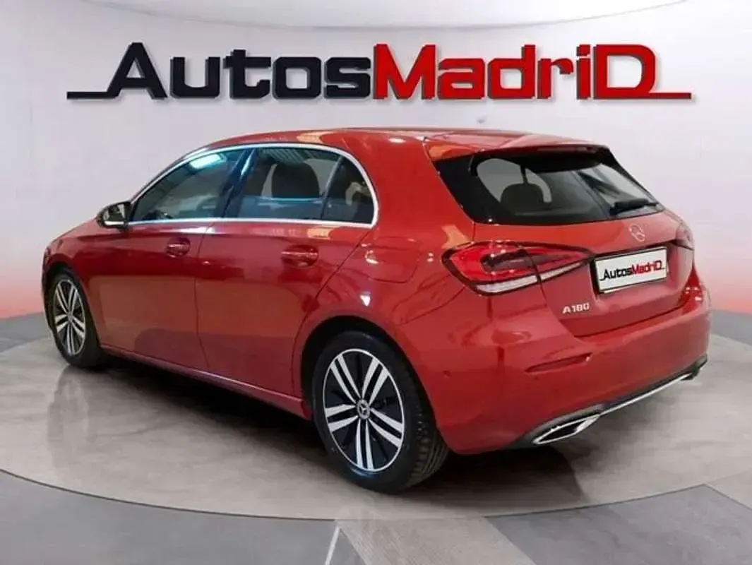 Usado Mercedes A180 117 CV (86 kW) 2019 Rojo Berlina