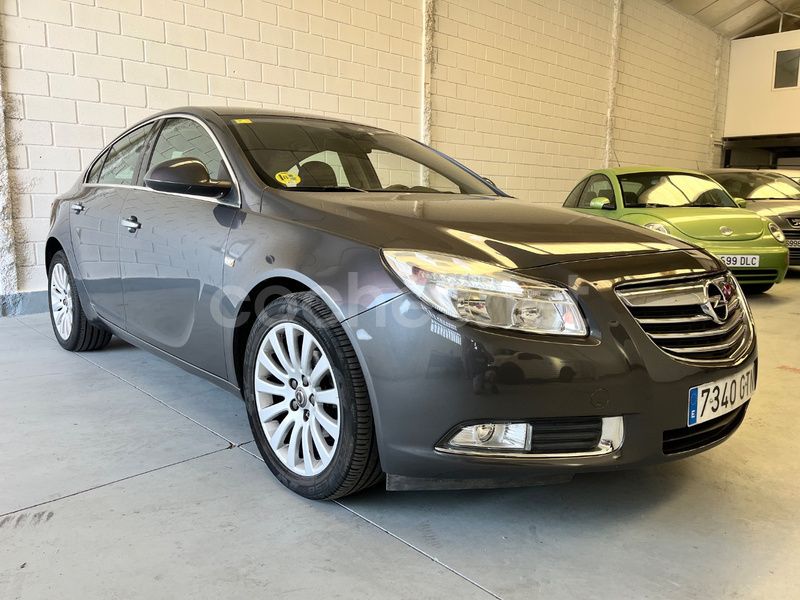 Gris / plata Usado 2010 Opel Insignia Cosmo Berlina | 6499 € (Precio justo) - Imagen 1/4