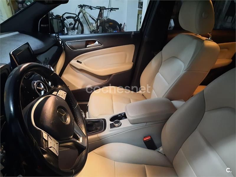 Usado Mercedes B200 136 CV (100 kW) 2013 Negro Monovolumen