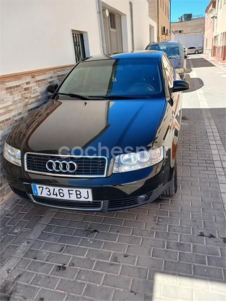 Usado Audi A4 130 CV (95 kW) 2003 Negro Berlina