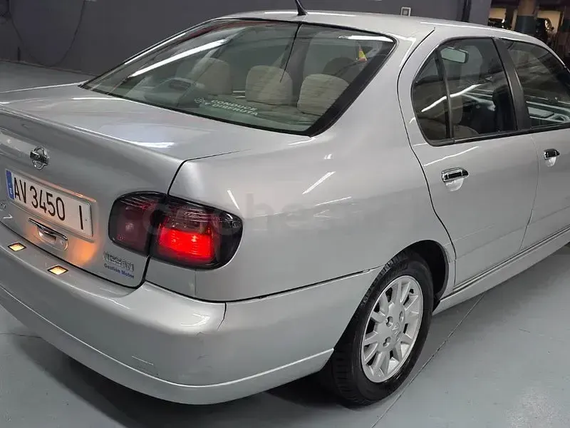 Usado Nissan Primera 140 CV (102 kW) 1999 Gris / plata Familiar