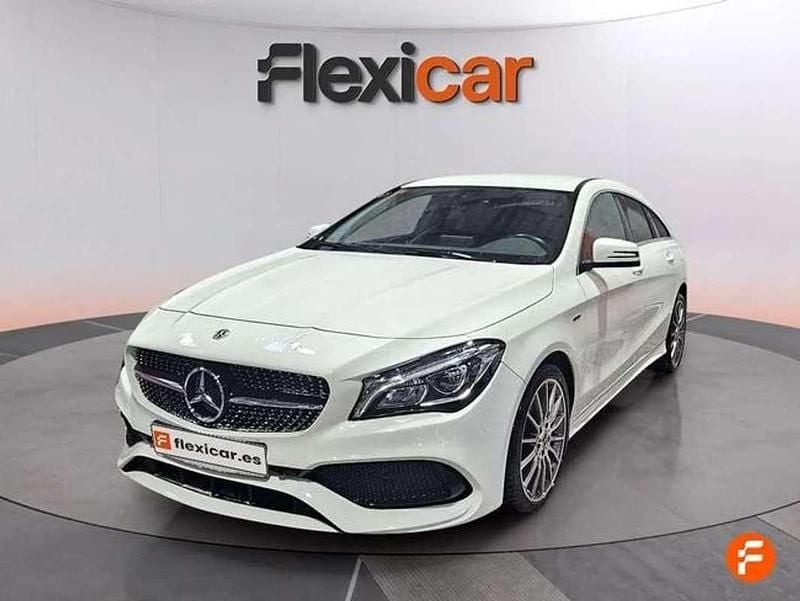 Usado Mercedes CLA200 Shooting Brake 150 CV (110 kW) 2019 Blanco Familiar