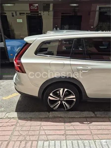 Usado Volvo V60 CC Pro 190 CV (139 kW) 2019 Beige Familiar