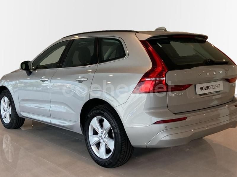 Usado Volvo XC60 Core 250 CV (183 kW) 2025 Gris / plata SUV