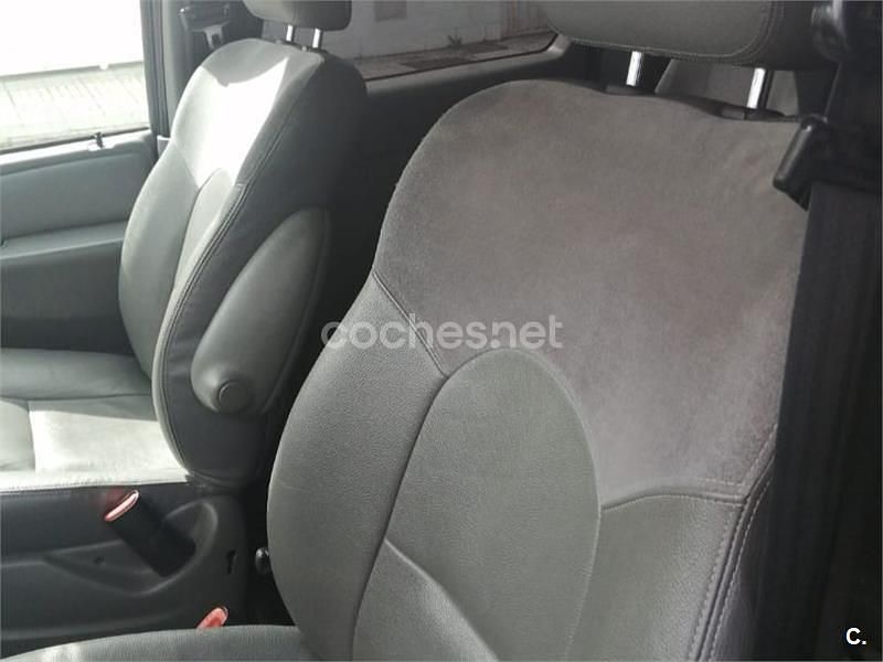 Usado Chrysler Grand Voyager Limited 150 CV (110 kW) 2005 Negro Monovolumen