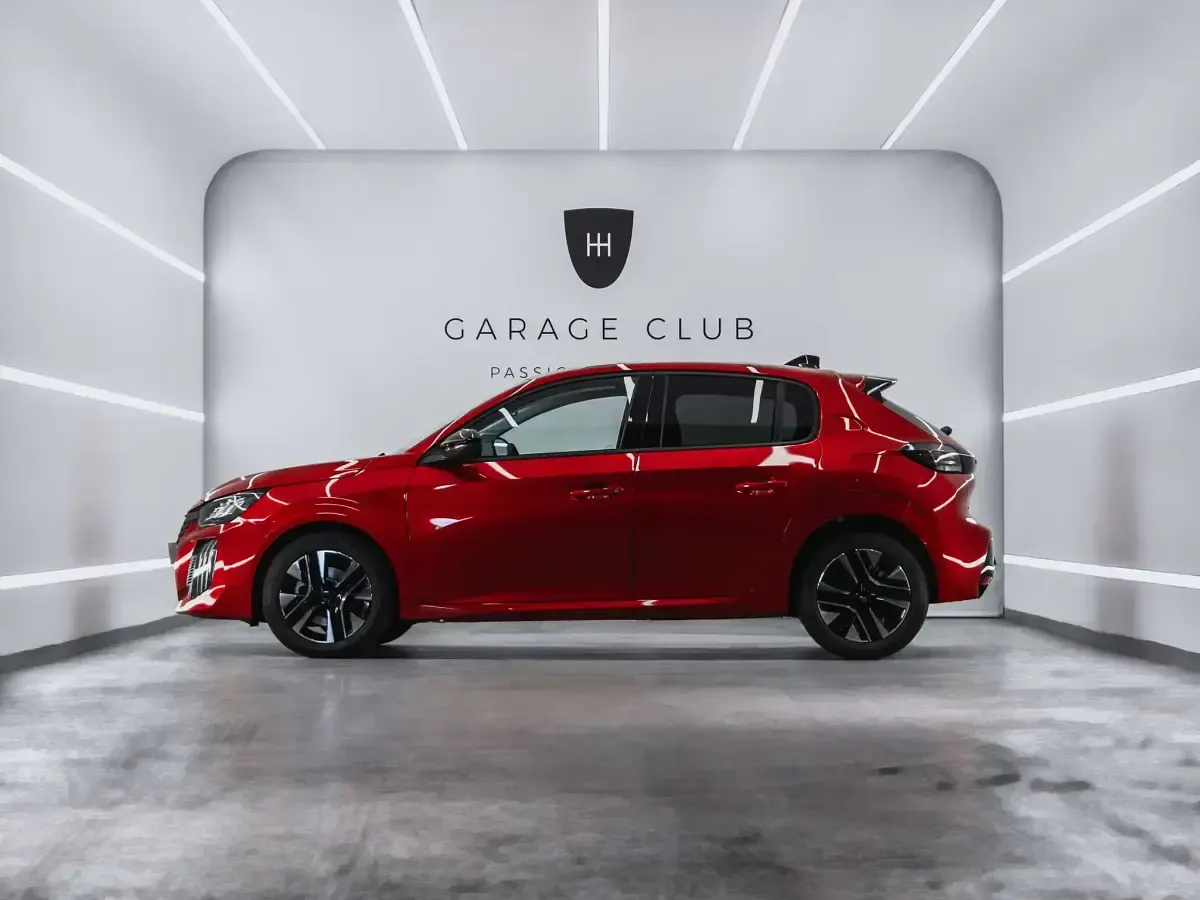 Nuevo Peugeot 208 Allure 101 CV (74 kW) 2025 Rojo Utilitario