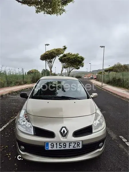 Usado Renault Clio II Expression 100 CV (73 kW) 2008 Beige Berlina