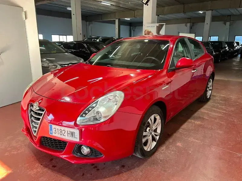 Usado Alfa Romeo Giulietta Distinctive 105 CV (77 kW) 2014 Granate Utilitario