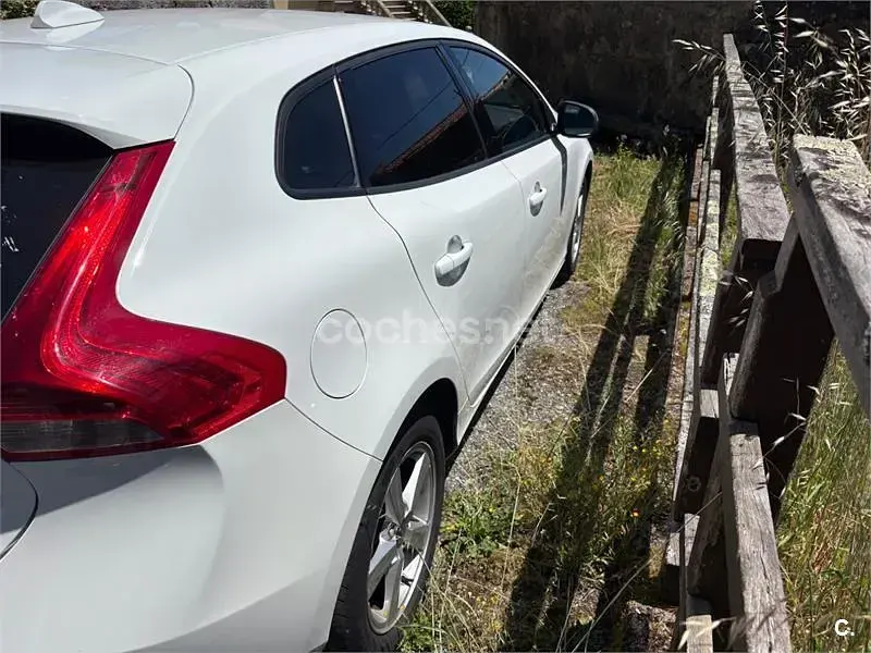 Usado Volvo V40 Kinetic 120 CV (88 kW) 2015 Blanco Berlina