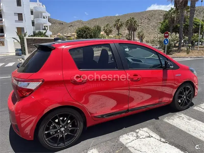 Usado Toyota Yaris Hybrid 100 CV (73 kW) 2020 Rojo Berlina