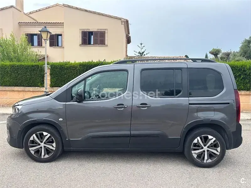 Usado Peugeot Rifter GT-line 110 CV (80 kW) 2019 Gris / plata Monovolumen