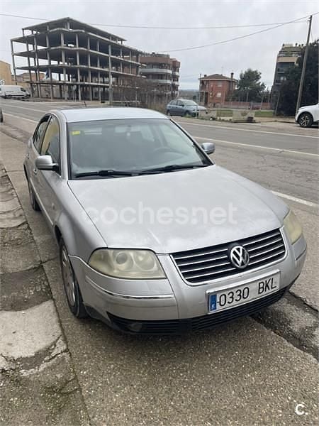 Gris / plata Usado 2001 VW Passat Trendline Berlina | 1199 € (Super precio) - Imagen 1/4