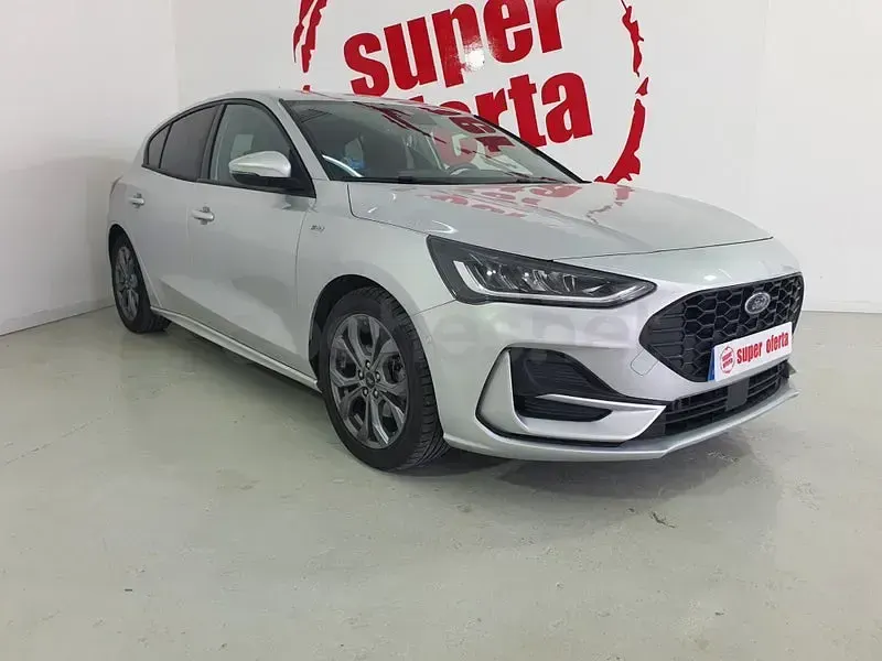 Usado Ford Focus ST-Line 125 CV (91 kW) 2023 Gris / plata Berlina