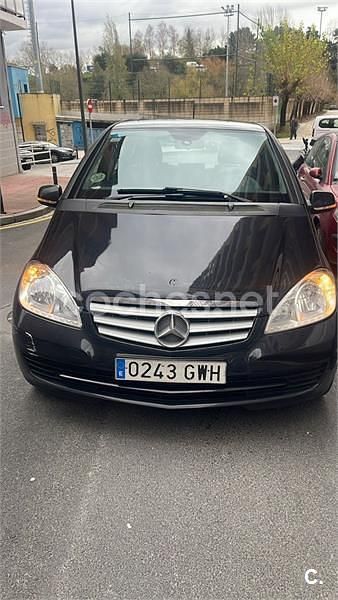 Usado Mercedes A180 Elegance 109 HP (80 kW) 2010 Preto Monovolume