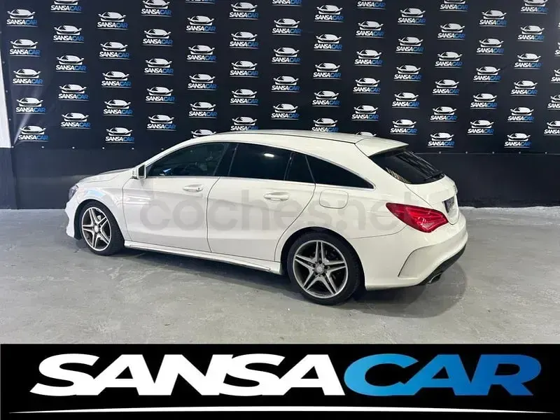 Usado Mercedes CLA200 Shooting Brake AMG line 136 CV (100 kW) 2015 Blanco Familiar