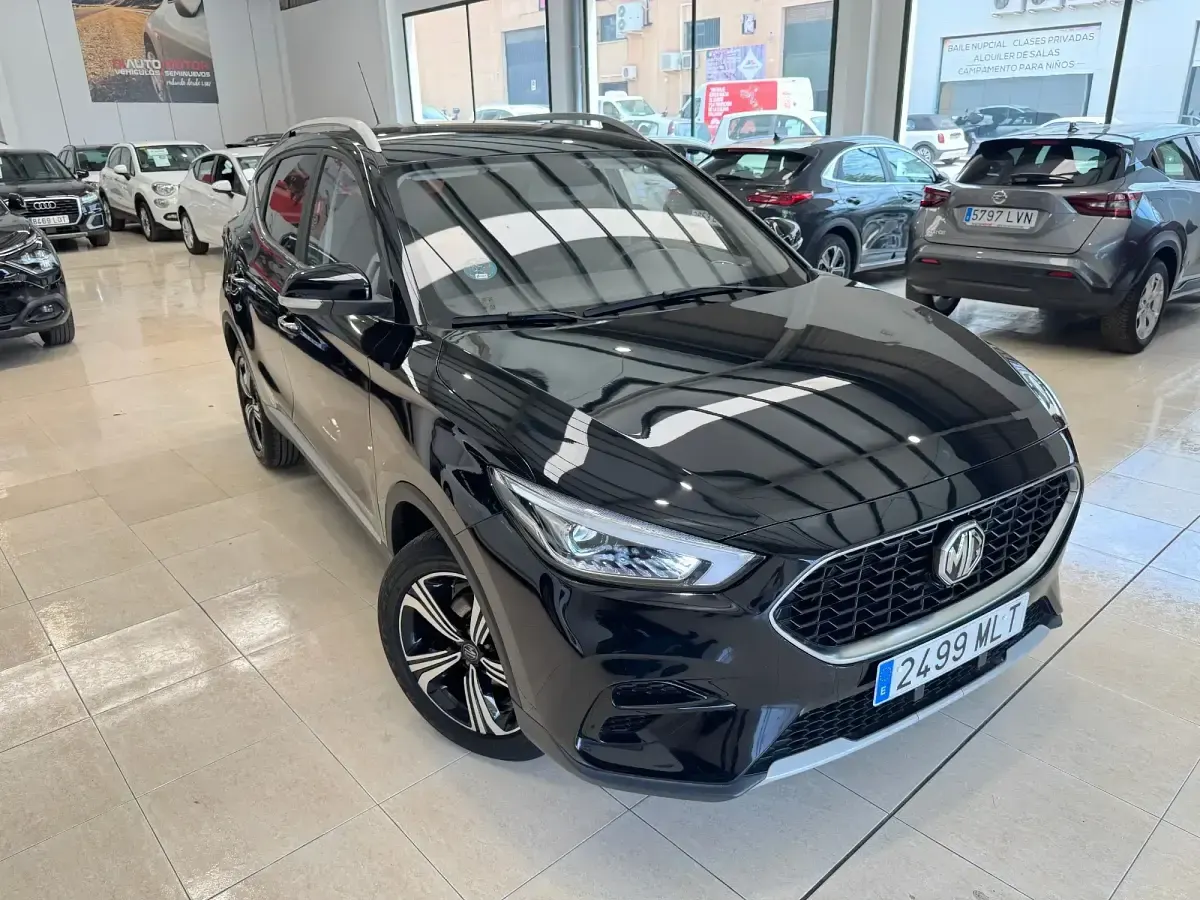 Usado MG ZS Comfort 106 CV (77 kW) 2023 Negro SUV