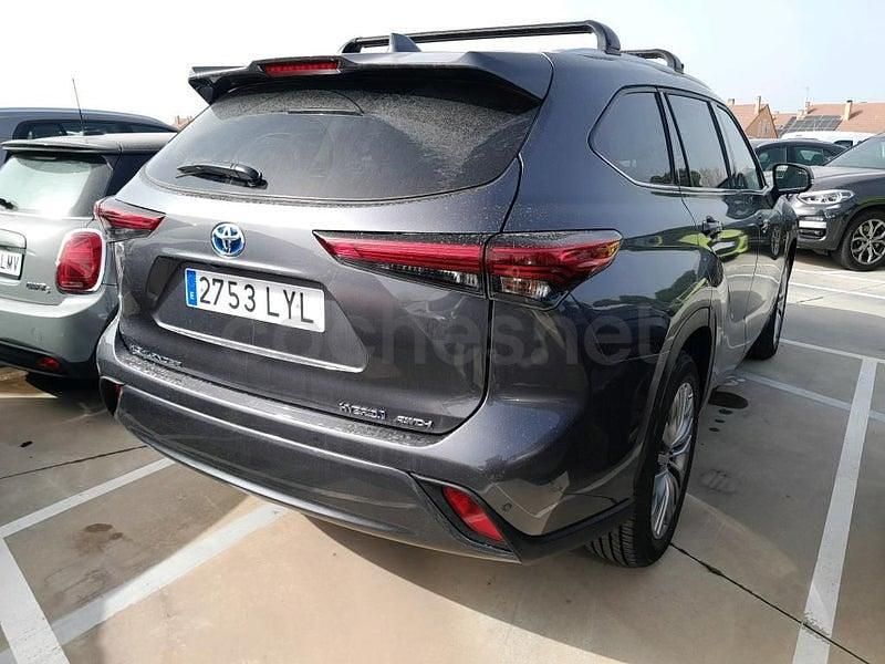 Usado Toyota Highlander Advance 246 CV (180 kW) 2022 Gris / plata SUV