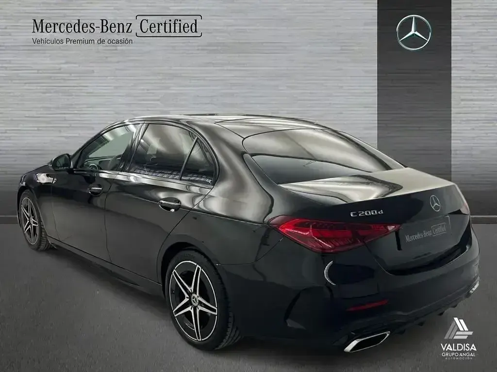 Usado Mercedes C200 AMG line 163 CV (119 kW) 2025 Negro Berlina