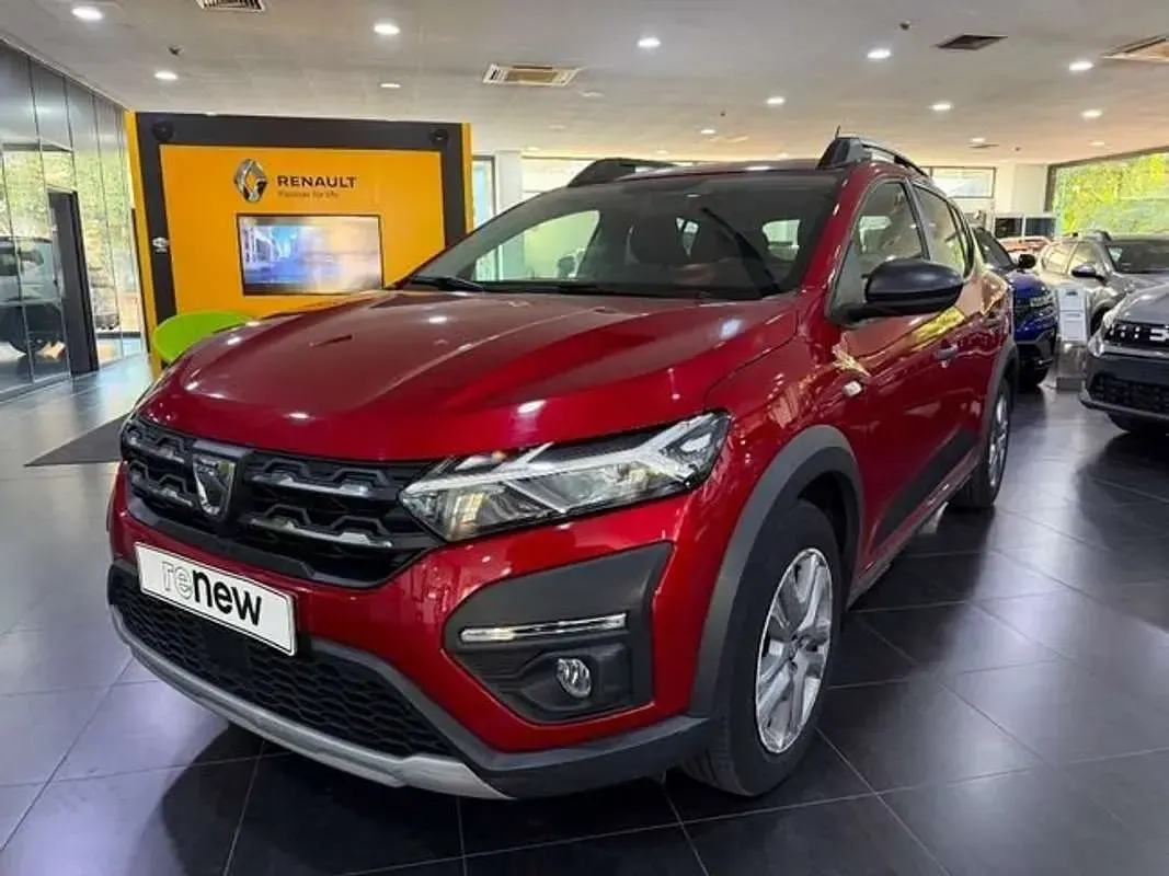 Usado Dacia Sandero Essentiel 91 CV (66 kW) 2021 Rojo Utilitario