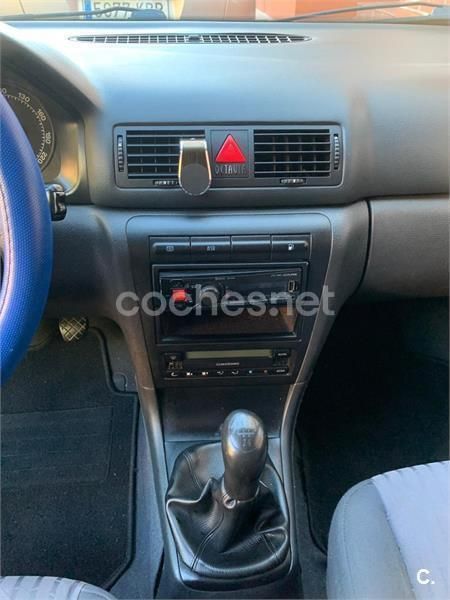 Usado Skoda Octavia Elegance 110 CV (80 kW) 2001 Azul Berlina