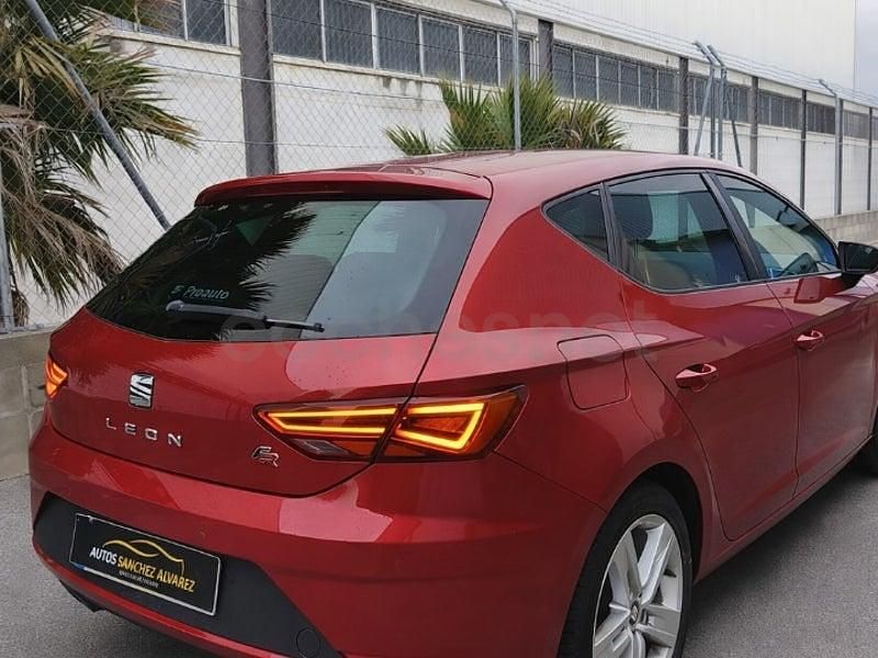 Usado Seat Leon FR 125 CV (91 kW) 2017 Granate Berlina