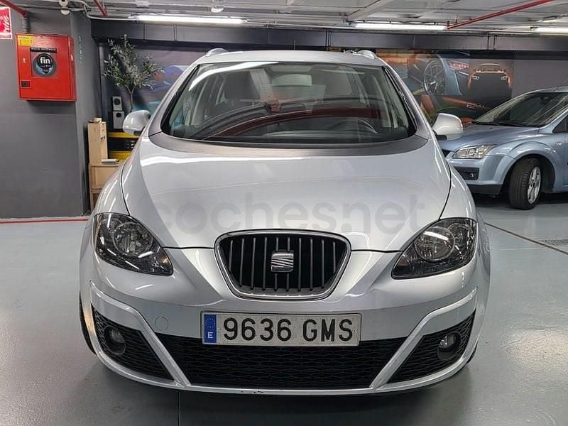 Usado Seat Altea XL Style 125 CV (91 kW) 2010 Gris / plata Monovolumen