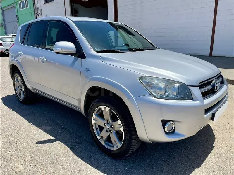 Usado Toyota RAV4 Advance 150 CV (110 kW) 2010 Gris / plata SUV