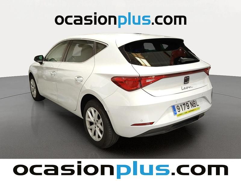 Begagnad Seat Leon Style 116 HK (85 kW) 2025 Vit Halvkombi