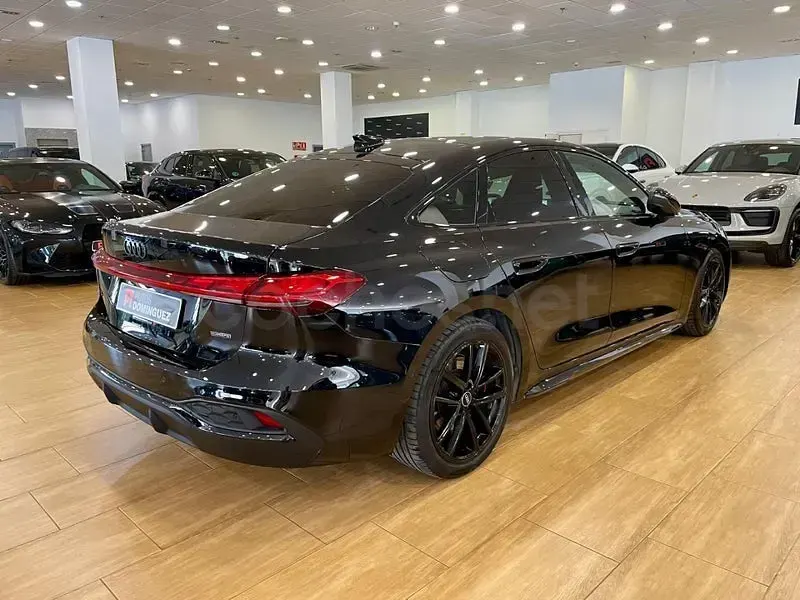 Usado Audi A5 S-Line 204 CV (150 kW) 2025 Negro Berlina