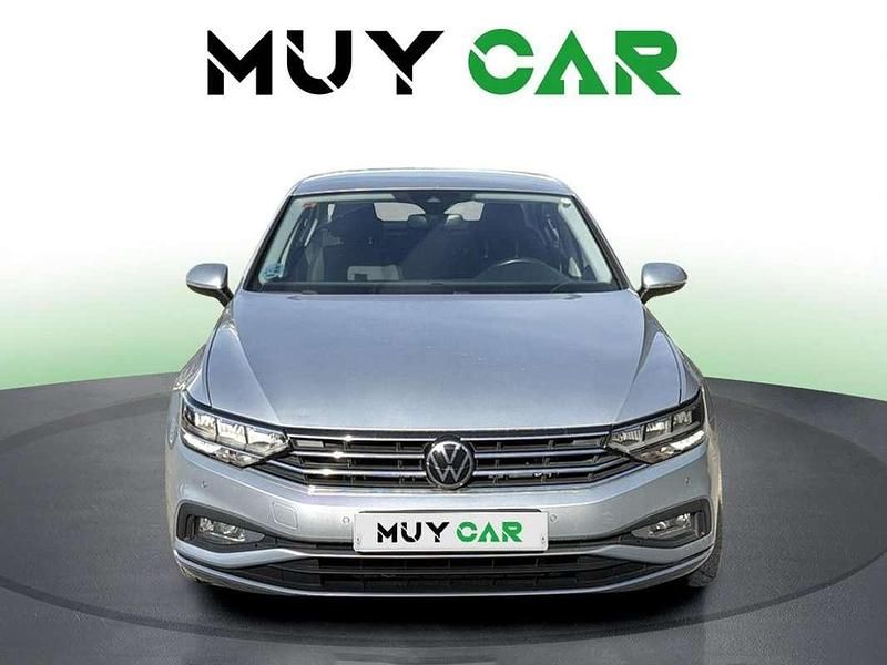 Usado VW Passat 150 CV (110 kW) 2021 Gris Berlina