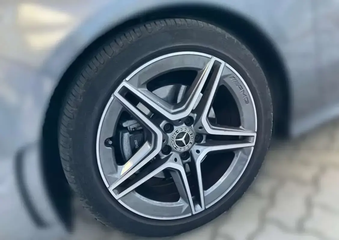 Usado Mercedes B200 150 CV (110 kW) 2020 Gris Utilitario