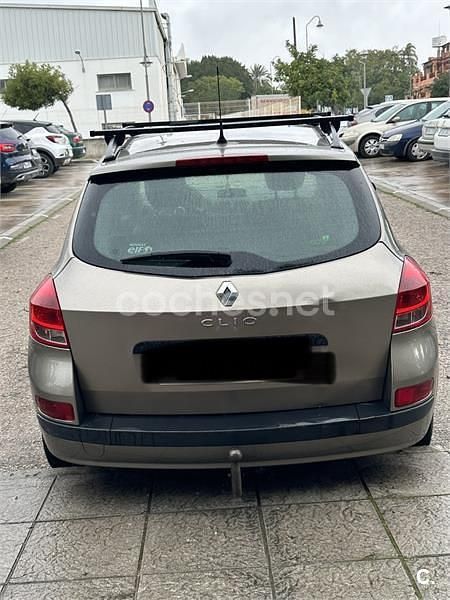 Usado Renault Clio GrandTour Authentique 68 CV (50 kW) 2010 Marrón Familiar