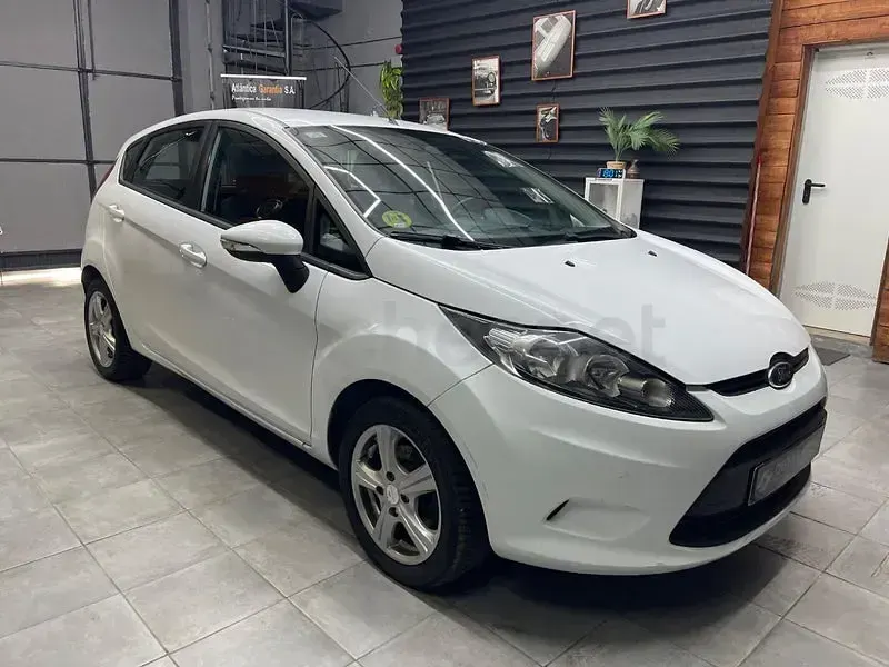 Usado Ford Fiesta Trend 70 CV (51 kW) 2012 Blanco Berlina