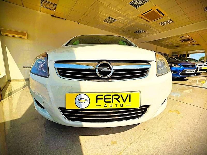 Usado Opel Zafira Family 140 CV (102 kW) 2014 Blanco Monovolumen