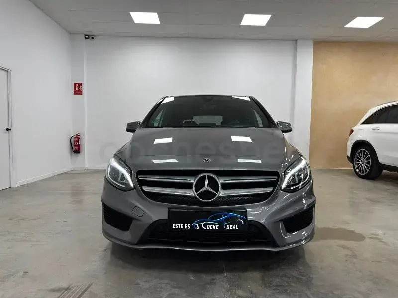 Usado Mercedes B200 136 CV (100 kW) 2017 Gris / plata Utilitario