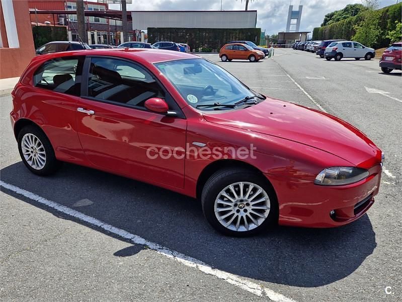 Rojo Usado 2008 Alfa Romeo 147 Distinctive Utilitario | 5000 € (Un poco caro) - Imagen 1/4